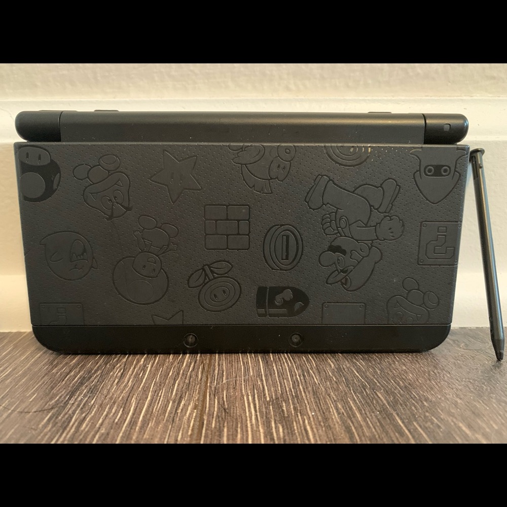 Nintendo 3DS Super Mario Black Edition